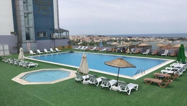 Geruze Hotel Gerze havuz ve deniz manzarası
