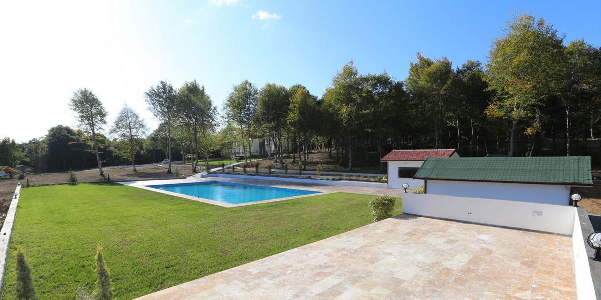 Yıldız Country Hotel havuz ve doğa alanı görünümü