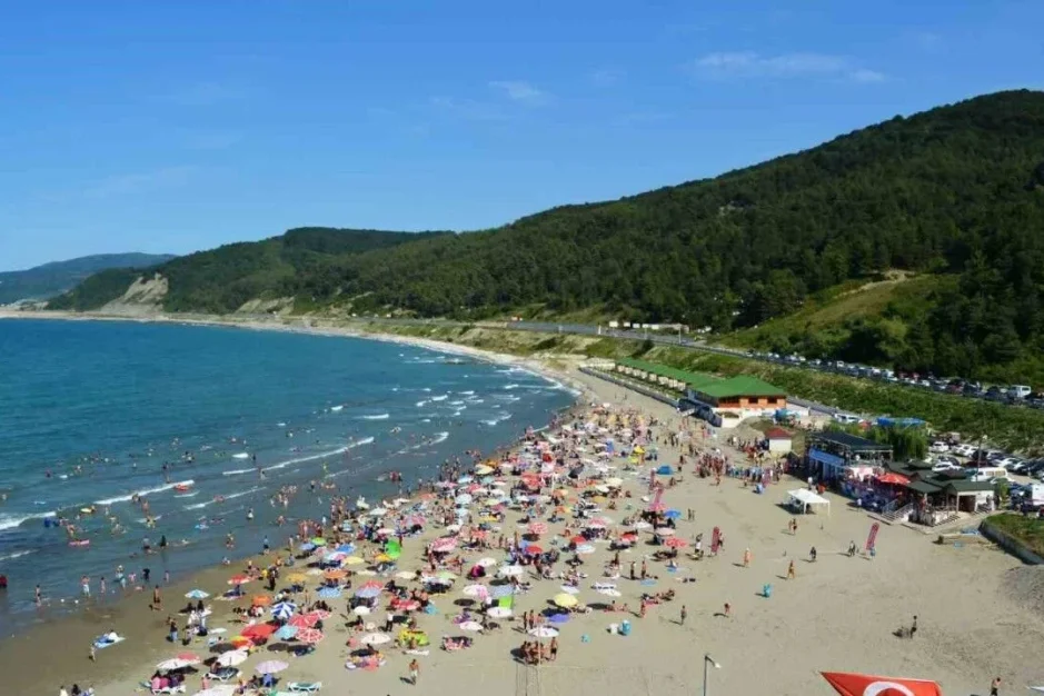 Türkeli’de denize yakın otel ve pansiyon arayanlar için sakin, temiz ve aileye uygun konaklama alternatifleri