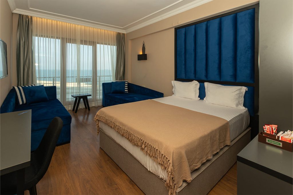 Alinn Hotel & Beach, Sinop’ta denize sıfır konumu, plaj alanı ve havuz imkânıyla yaz tatili planlayan misafirler için değerlendirilebilecek konaklama seçeneklerinden biridir.