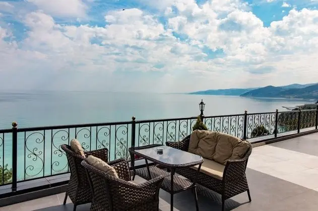 Beyaz Otel Gerze Yorum Sayısı ve Memnuniyet Oranı Gerze Sahile Yakın Pansiyon Fiyatları